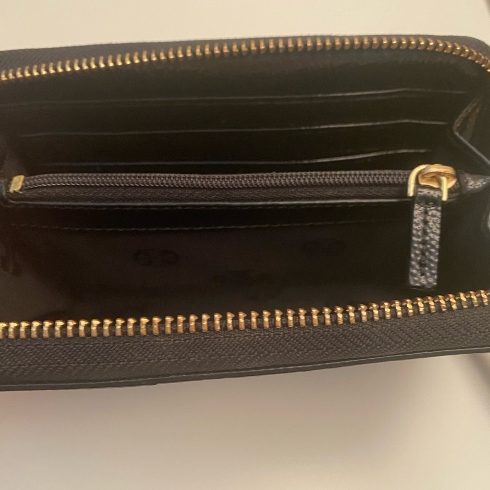 Tory Burch Thea patent leather wristlet - Picture 11 of 15